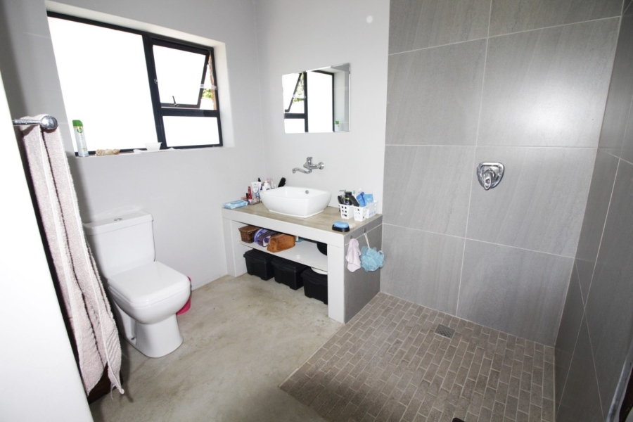 4 Bedroom Property for Sale in Paradise Beach Eastern Cape